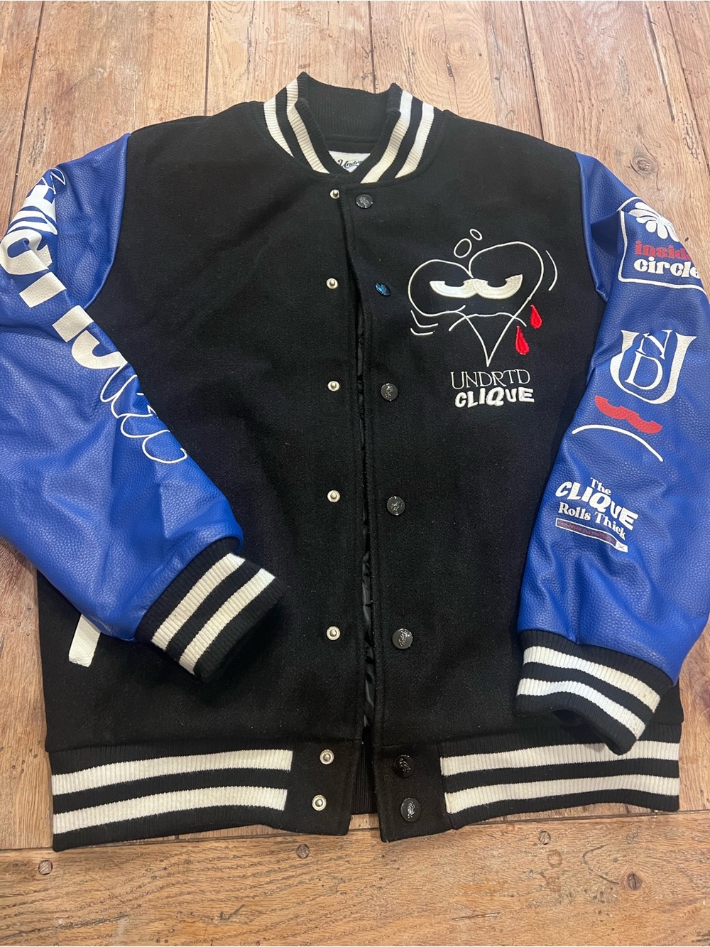 Undrtd Clique Men's Varsity Jacket M Black Blue White Snap Front Graphic Pockets